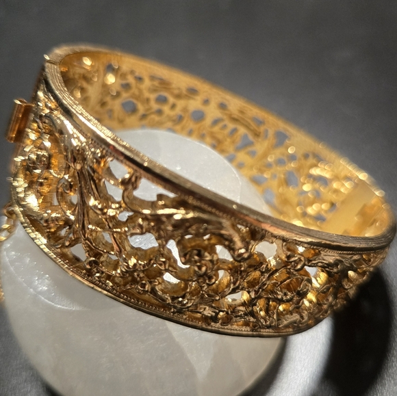 Napier Vintage Cuff Bracelet Gold Tone Filigree Bracelet With Safety Chain - Picture 6 of 6